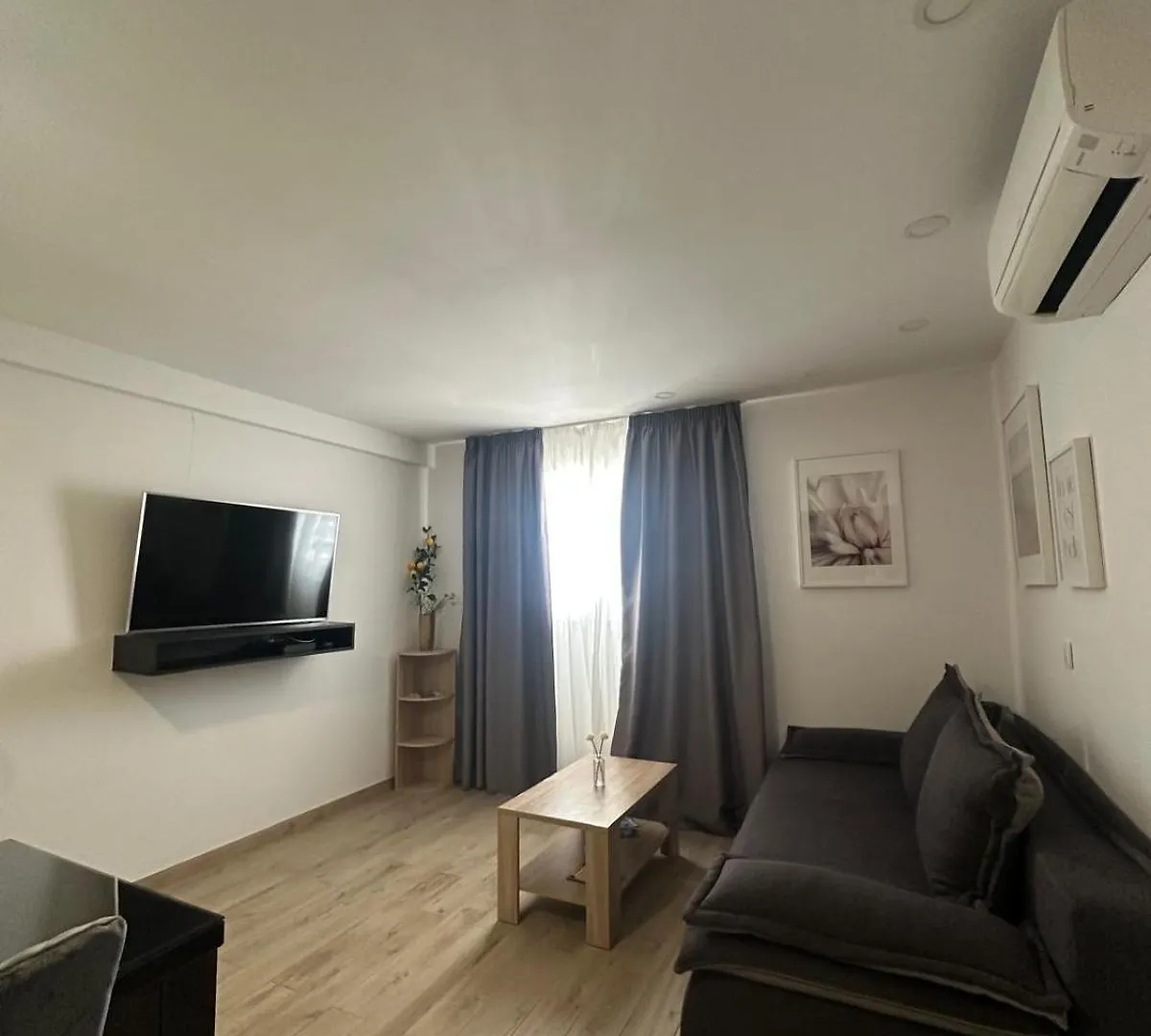 Contatos de Wonderful Apartment Near City Center And Sea