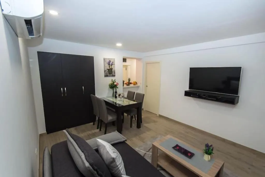 Wonderful Apartment Near City Center And Sea Split